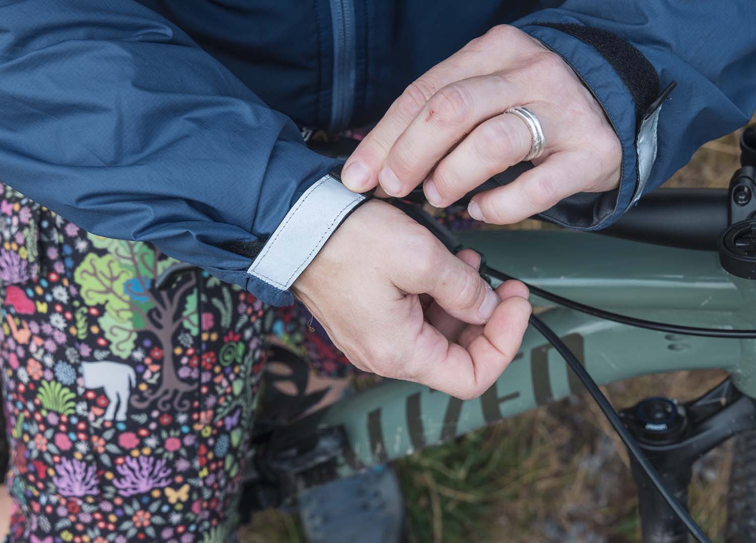 Womens Velez Feature7